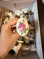 Antieke deurknoppen met bloemen, Antiek en Kunst, Ophalen