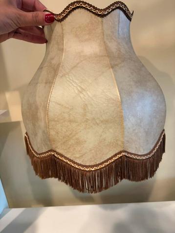 Vintage lampenkap met franjes beschikbaar voor biedingen