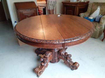 Ronde tafel in Louis-Philippe-stijl beschikbaar voor biedingen