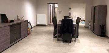 Compelete woonkamer: tafel + 6 stoelen, dressoir, tv-meubel… beschikbaar voor biedingen