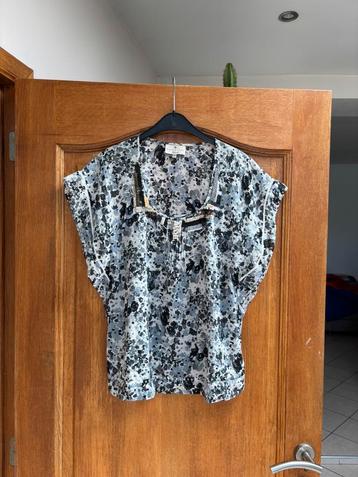 Essentiel Antwerp T.40 mouwloze blouse beschikbaar voor biedingen