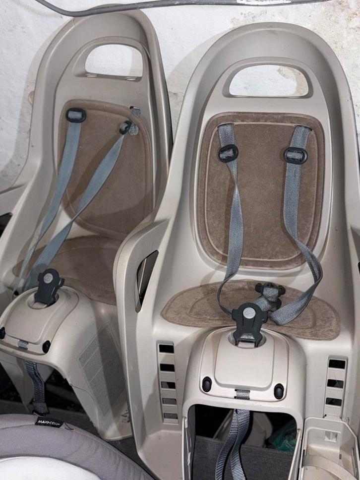 Set fietsstoeltjes, Fietsen en Brommers, Fietsaccessoires | Fietsstoeltjes, Gebruikt, Achterzitje, 0 t/m 18 kg, Voetsteuntjes