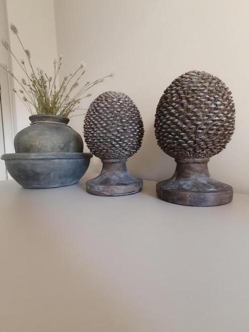 Prachtig Koppel gepatineerd bruin / vergrijsde Dennenappel, Huis en Inrichting, Woonaccessoires | Overige, Nieuw, Ophalen