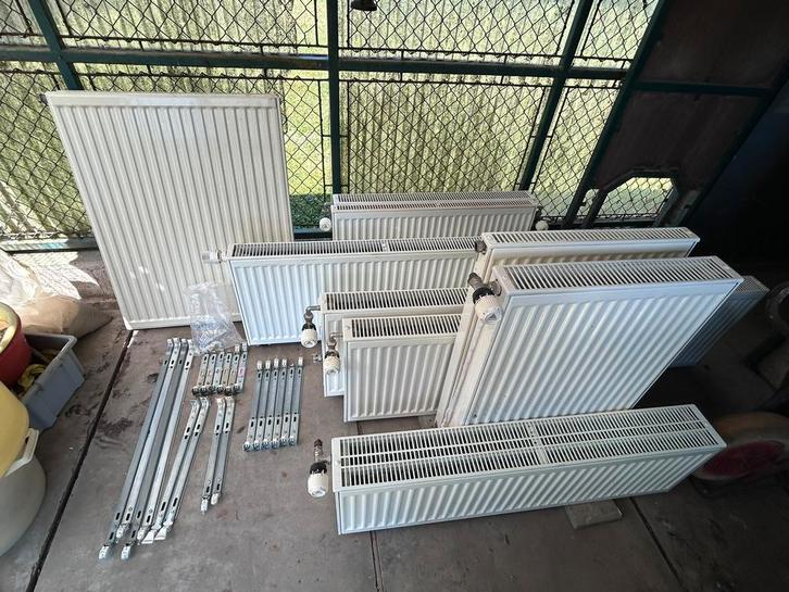 Radiateur Buderus, Doe-het-zelf en Bouw, Verwarming en Radiatoren, Zo goed als nieuw, Radiator, Ophalen
