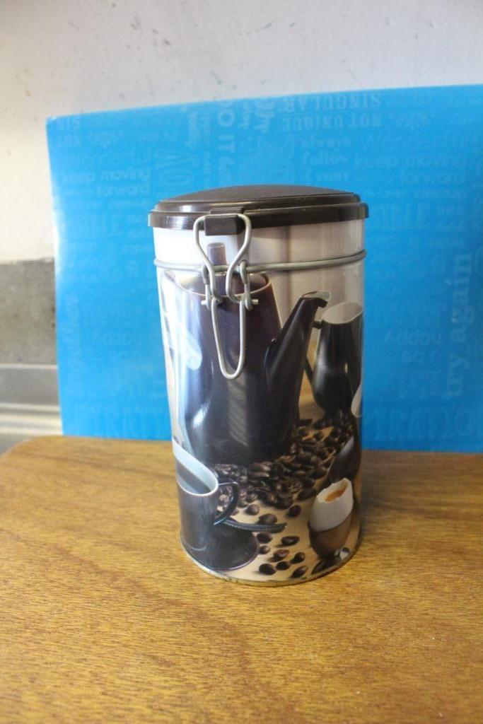 Retro koffiedoos koffiepot blik om koffie te bewaren 2 stuks, Huis en Inrichting, Keuken | Servies, Zo goed als nieuw, Overige typen