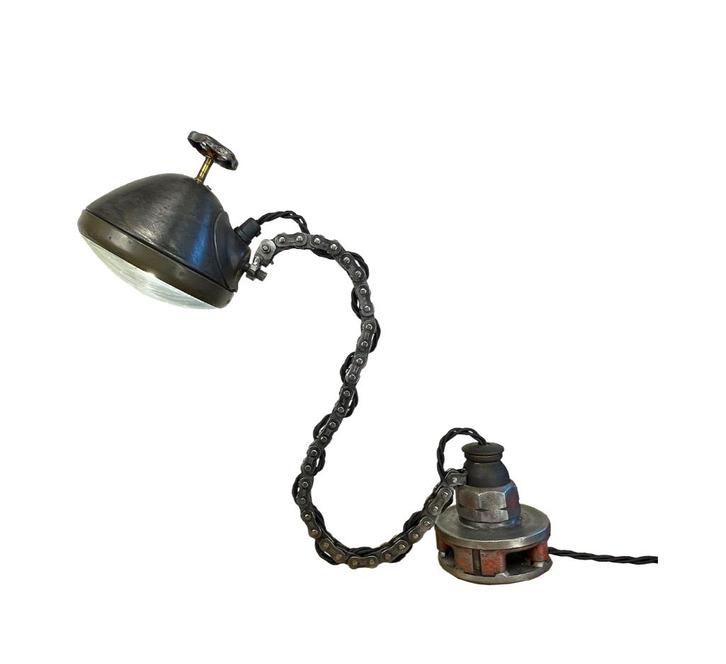 Industriële staande burolamp van oude metalen onderdelen, Maison & Meubles, Lampes | Autre, Neuf, Enlèvement ou Envoi