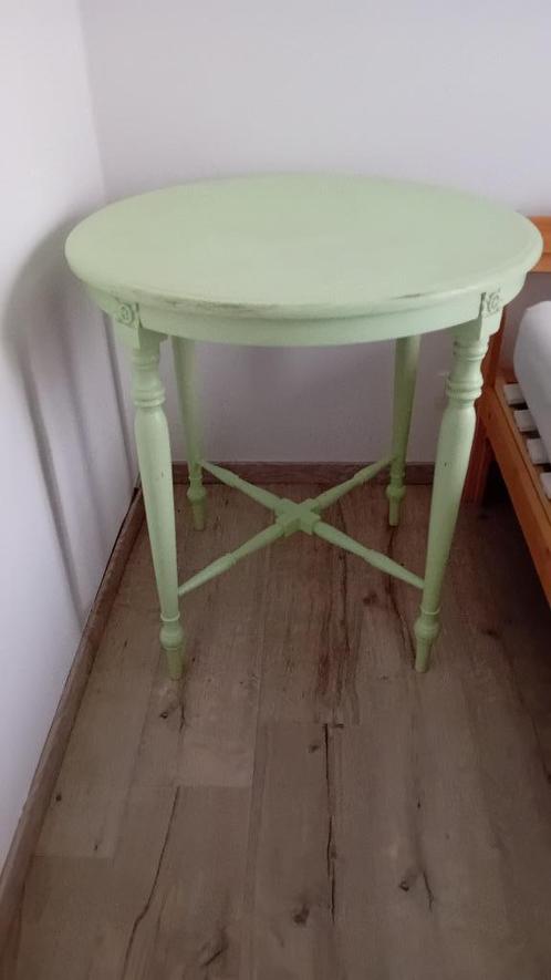 Leuk rond bijzettafeltje - groen geschilderd, Huis en Inrichting, Tafels | Bijzettafels, Gebruikt, Rond, 60 cm of meer, 55 tot 75 cm