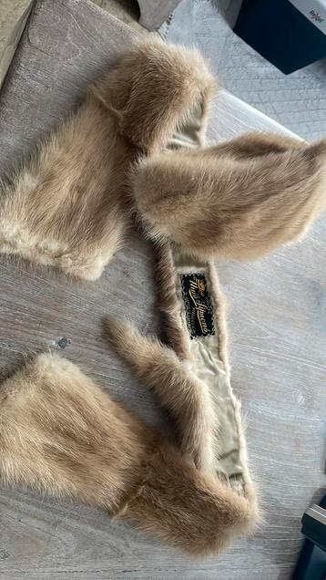 Pelsen muts, broche en sjaal  beschikbaar voor biedingen