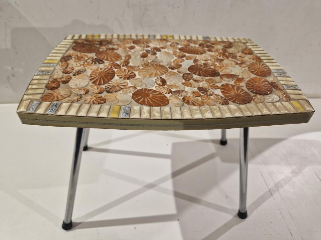 Vintage bijzettafel bloem - schelp motief , plantentafel, Huis en Inrichting, Tafels | Bijzettafels, Zo goed als nieuw, Rechthoekig