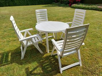 Tuinset Grosfillex (1 tafel + 4 tuinzetels)