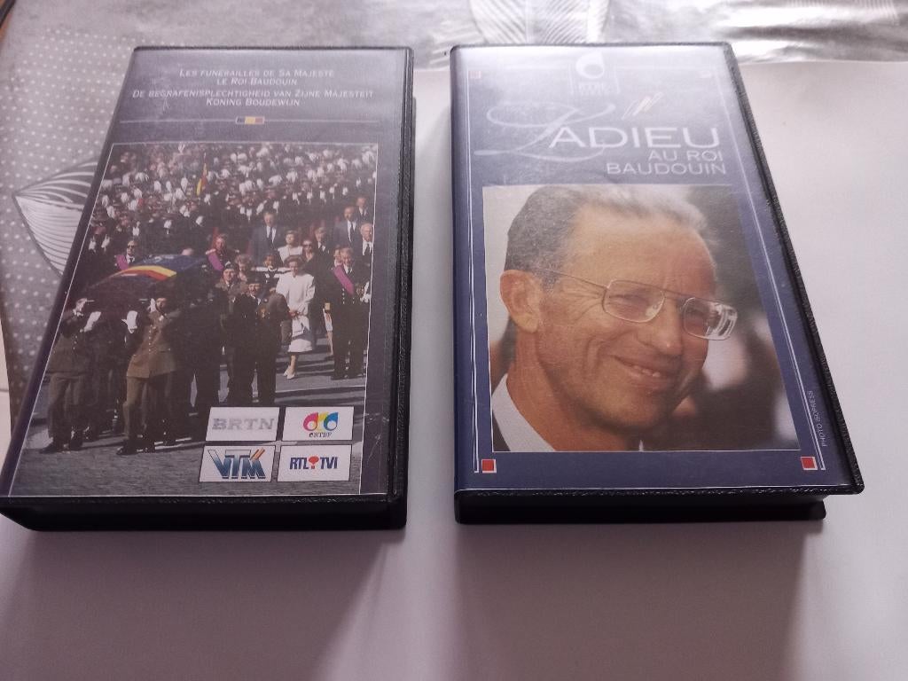 cassette "VHS" L'adieu au roi bauduin, CD & DVD, Enlèvement, Comme neuf, Autres genres