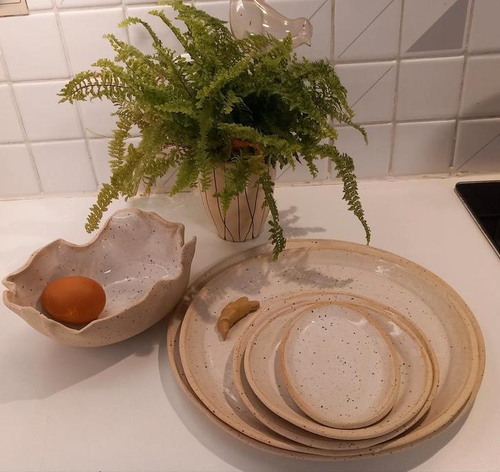 6-delig set Keramiek - Eigen werk - borden + kom, Huis en Inrichting, Keuken | Servies, Nieuw, Bord(en), Keramiek, Ophalen of Verzenden