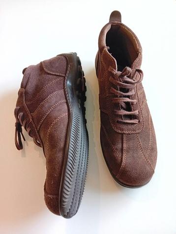 Chaussures pour hommes en daim marron