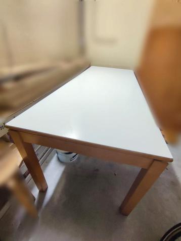 Eettafel 200cmx80cm beschikbaar voor biedingen