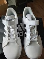 Nieuwe Adidas basket voor kinderen m 34, Sport en Fitness, Ophalen of Verzenden, Nieuw