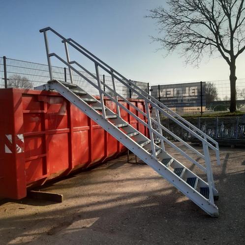 Stalen trap 2,82 m hoog, Doe-het-zelf en Bouw, Ladders en Trappen, Gebruikt, Trap, 2 tot 4 meter, Ophalen