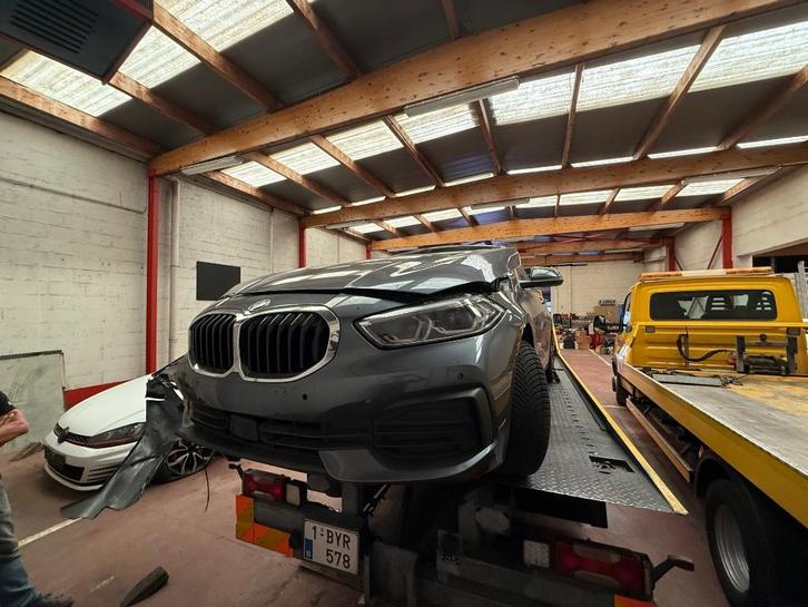 BMW Série 1 116D 2021 accidentée, Auto diversen, Ongevalwagen, BMW, Automaat, Diesel, Stadsauto, Zilver of Grijs, Ophalen of Verzenden