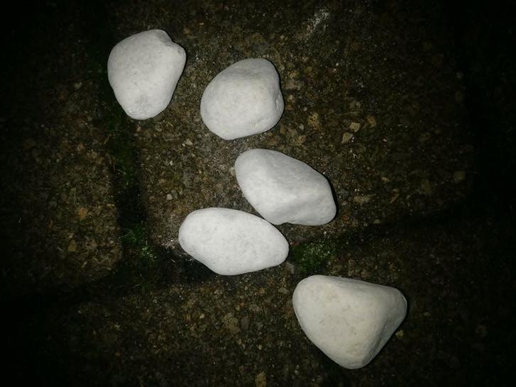 carrara keien wit, Tuin en Terras, Grind, Keien en Split, Zo goed als nieuw, Kei, Wit, Kalksteen, Ophalen