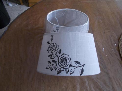 Abat-jour (2) pour lampe., Huis en Inrichting, Lampen | Lampenkappen, Nieuw, Minder dan 25 cm, Ovaal, Crème, Ophalen