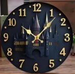 Ronde wandklok van hout Kasteel bij nacht (25cm), Huis en Inrichting, Ophalen of Verzenden, Nieuw, Wandklok