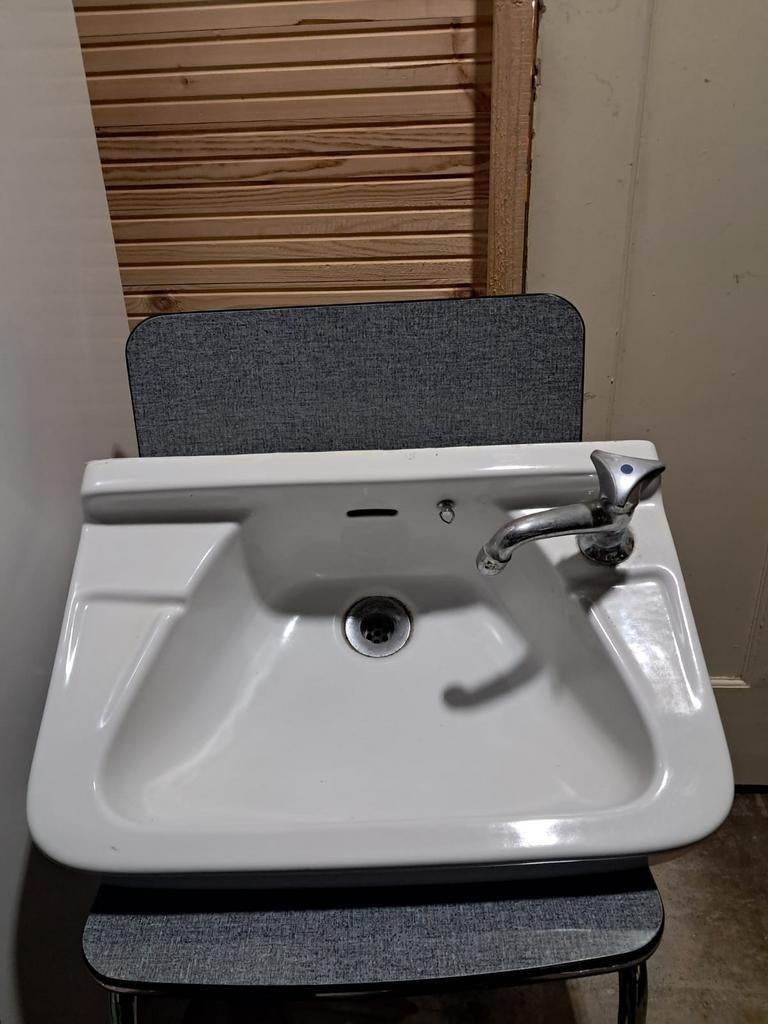 Vintage lavabo – Villeroy & Boch – compact model, Antiquités & Art, Antiquités | Porcelaine, Enlèvement