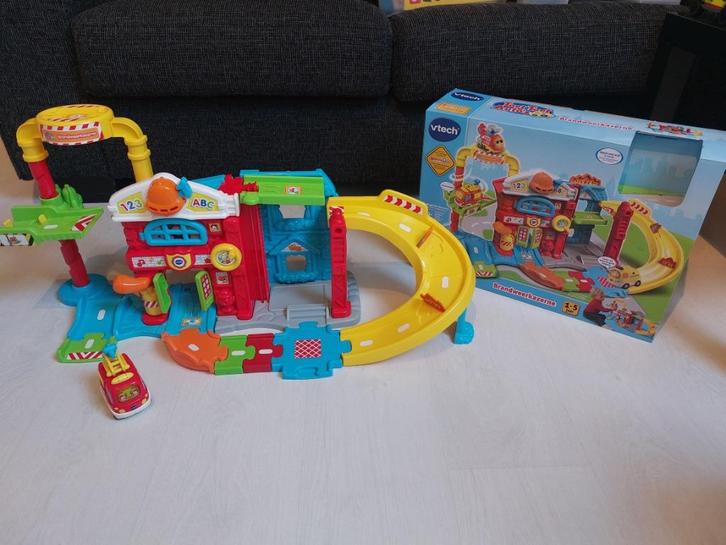 VTech Toet Toet Auto's - Brandweerkazerne, Kinderen en Baby's, Speelgoed | Vtech, Zo goed als nieuw, 2 tot 4 jaar, Ophalen