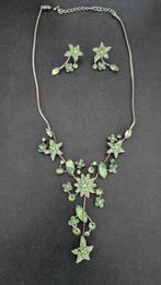 Juwelen setje met edelweiss bloemen., Handtassen en Accessoires, Kettingen, Ophalen of Verzenden, Zo goed als nieuw, Groen, Overige materialen