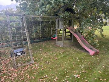 Houten speeltoestel voor in de tuin beschikbaar voor biedingen