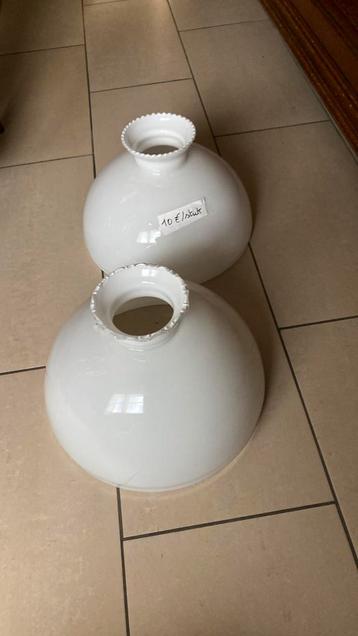 2 witte kappen voor lampe beljue beschikbaar voor biedingen