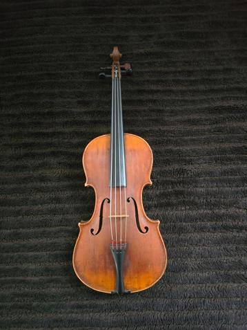 Antieke altviool beschikbaar voor biedingen