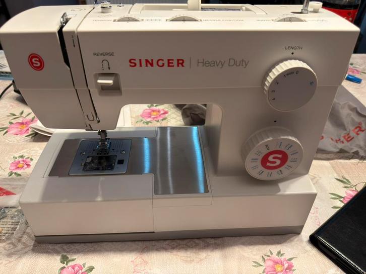 Singer heavy duty 5523 naaimachine, Hobby en Vrije tijd, Naaimachines en Toebehoren, Zo goed als nieuw, Naaimachine, Singer, Ophalen of Verzenden
