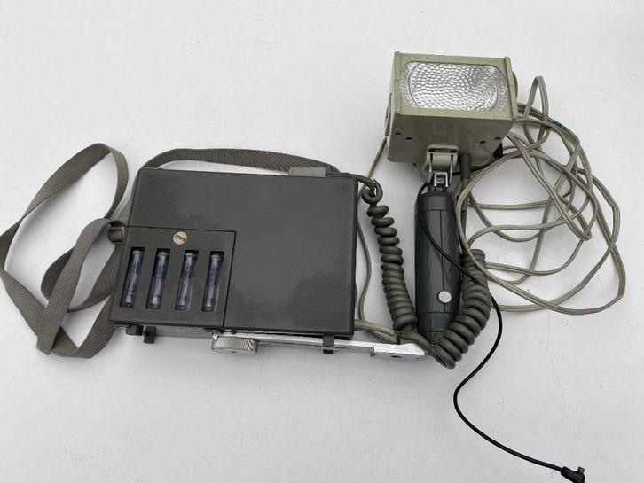 BRAUN flash, werkt niet meer voor onderdelen!, Audio, Tv en Foto, Foto | Flitsers, Niet werkend, Overige merken, Kantelbaar, Ophalen of Verzenden