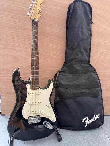 Gitaar Fender Squier + staander + tas beschikbaar voor biedingen