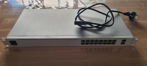 UniFi USW-16 PoE – 16-poort Gigabit Switch met PoE+, Computers en Software, Netwerk switches, Gebruikt, Ophalen of Verzenden