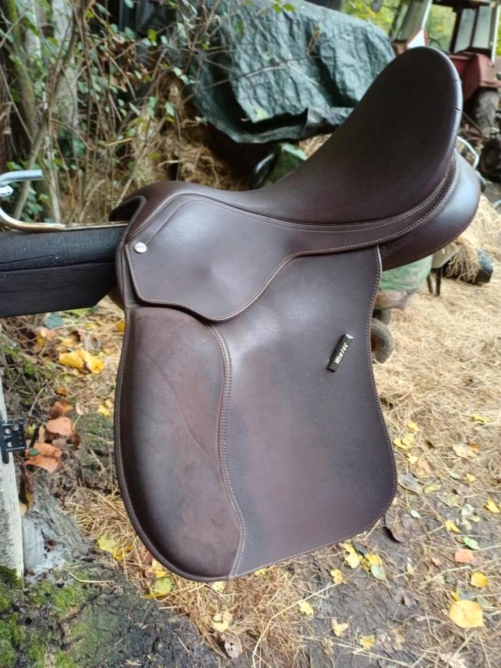 Bruin Wintec 500 veelzijdigheidszadel met cair, Dieren en Toebehoren, Paarden en Pony's | Zadels, Zo goed als nieuw, Ophalen of Verzenden