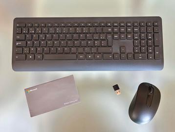 Microsoft draadloze toetsenbord- en muisset beschikbaar voor biedingen