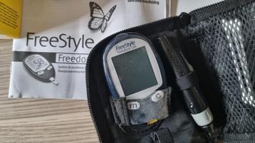 Glucosemeter Freestyle+ naalden+ teststrips- Diabetes beschikbaar voor biedingen