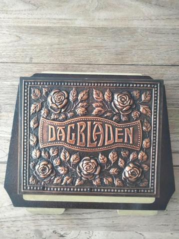 Art Deco dagbladhouder brocante beschikbaar voor biedingen