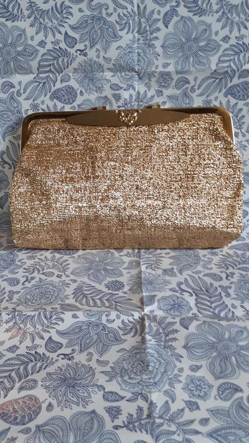 pochette dorée a main pour cérémonie, Handtassen en Accessoires, Tassen | Damestassen, Gebruikt, Avondtasje, Overige kleuren, Ophalen of Verzenden