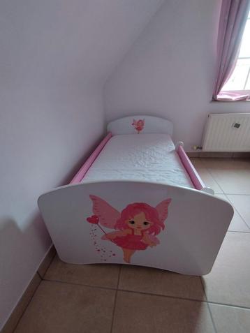 Kinderbed met feeënprint + opberglade + dikke matras beschikbaar voor biedingen