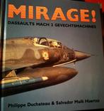 Mirage Dassaults Mach 2 Gevechtsmachines, Verzamelen, Luchtvaart en Vliegtuigspotten, Boek of Tijdschrift, Ophalen of Verzenden