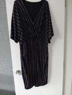 Feestelijke zwart jurk met zilverdraad maat 44, Kleding | Dames, Jurken, Zwart, Maat 42/44 (L), Ophalen of Verzenden, Gedragen