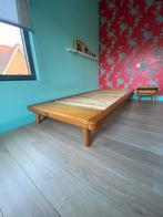 1 persoonsbed met bijbehorend nachtkastje, Ophalen, Zo goed als nieuw, Hout