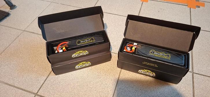 SkyRC 4-kanaals lader + Gens Ace 4s lipo's, Hobby & Loisirs créatifs, Modélisme | Radiocommandé & Téléguidé | Voitures, Comme neuf