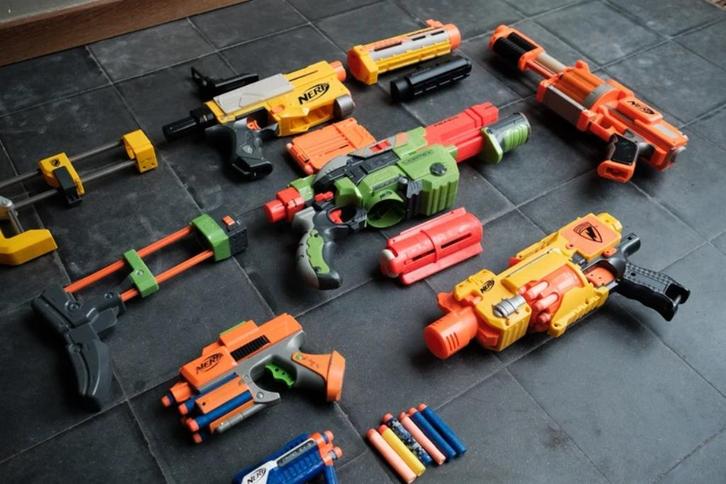 Arsenaal verschillende Nerf geweren speelgoed, Kinderen en Baby's, Speelgoed | Buiten | Actiespeelgoed, Zo goed als nieuw, Ophalen of Verzenden