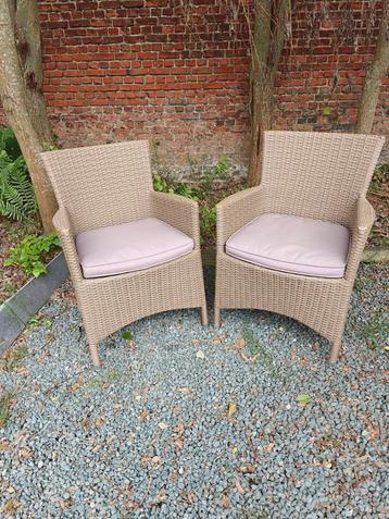 2 tuinstoelen met kussens  beschikbaar voor biedingen