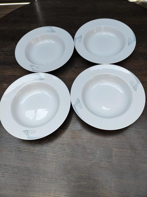 4 diepe borden, Huis en Inrichting, Keuken | Servies, Zo goed als nieuw, Bord(en), Ophalen