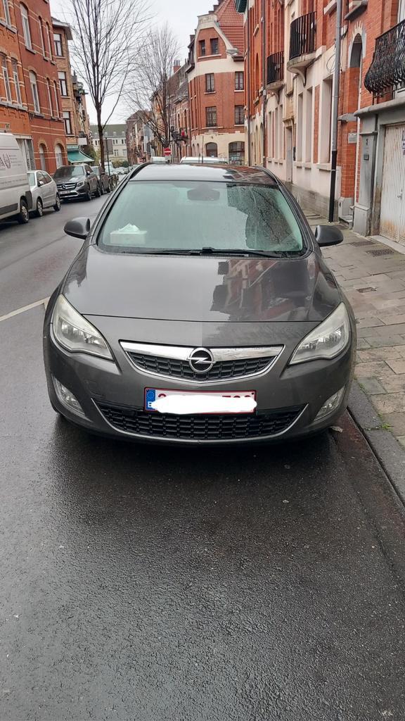 Opel Astra Break Diesel 2011 - 2000€, Auto's, Opel, Particulier, Astra, Adaptive Cruise Control, Airbags, Airconditioning, Alarm