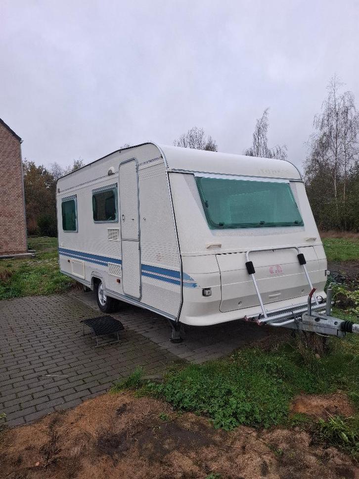 Caravan Adria Unica 462 DP, Caravans en Kamperen, Caravans, Particulier, tot en met 4, 750 - 1000 kg, Treinzit, Adria, 2 aparte bedden