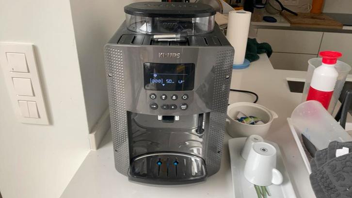 Koffiemachine Krups Essential EA816B70, Elektronische apparatuur, Koffiezetapparaten, Zo goed als nieuw, Koffiebonen, Koffiemachine